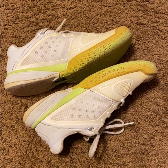 Women’s Wilson Rush Pro Tennis Shoes - Picture 3 of 4